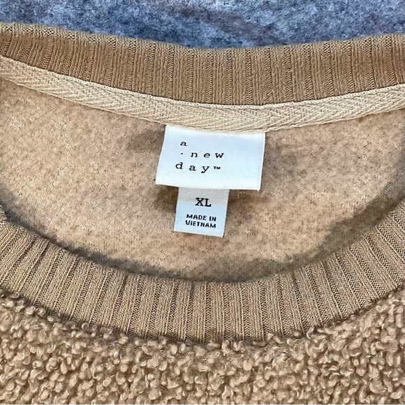 A New Day Teddy Bear Crewneck Pullover, Tan Color - Size XL Cozy Lightweight - Picture 3 of 10